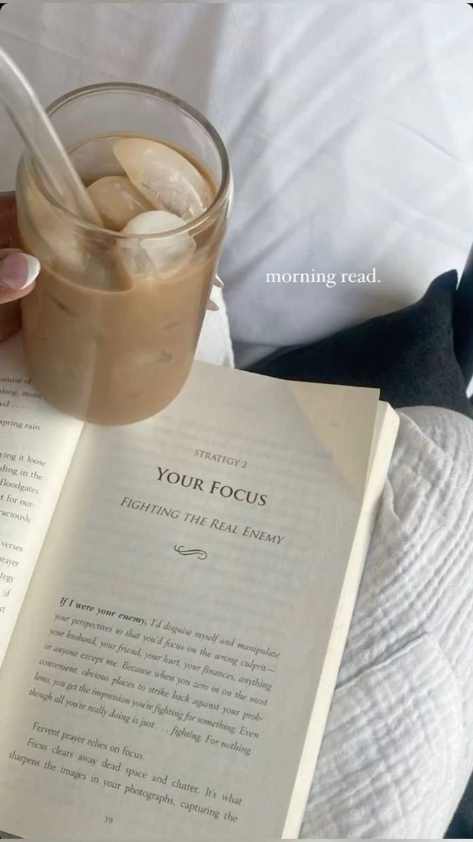 Derbsowler's tweet image. Living in a time where love was written in letters, not DMs