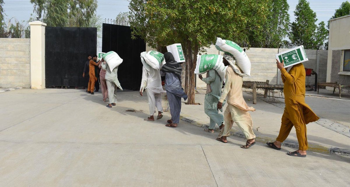 Kral Selman Yardım Merkezi, Pakistan’ın Cemmu ve Keşmir bölgesindeki Muzaffarabad, Kotli ve Bhimber ile Pencap’taki Rajanpur’da 2.617 gıda sepeti dağıttı. Yardımlardan selden etkilenen 18.210 ihtiyaç sahibi faydalandı.

#الاذاعات_الدولية_السعودية
#suudiarabistan
#SaudiArabia