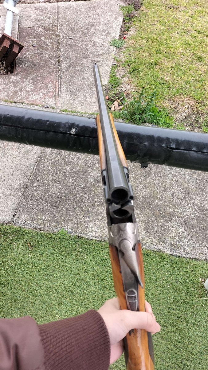_LAAPPLEPIE's tweet image. went clay pigeon shooting for the first time as a pre hens' party. recoil popped off a button