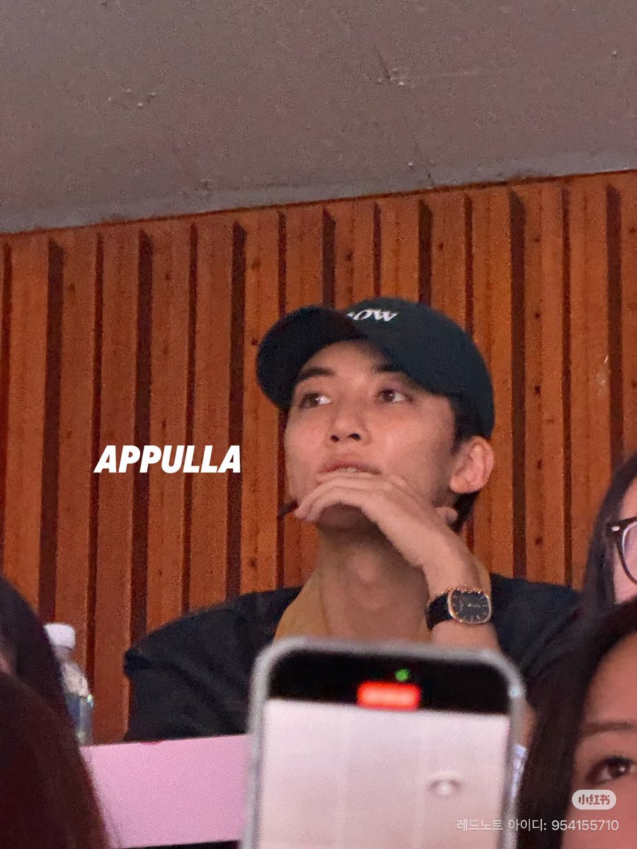 yjhanzone's tweet image. so handsome..