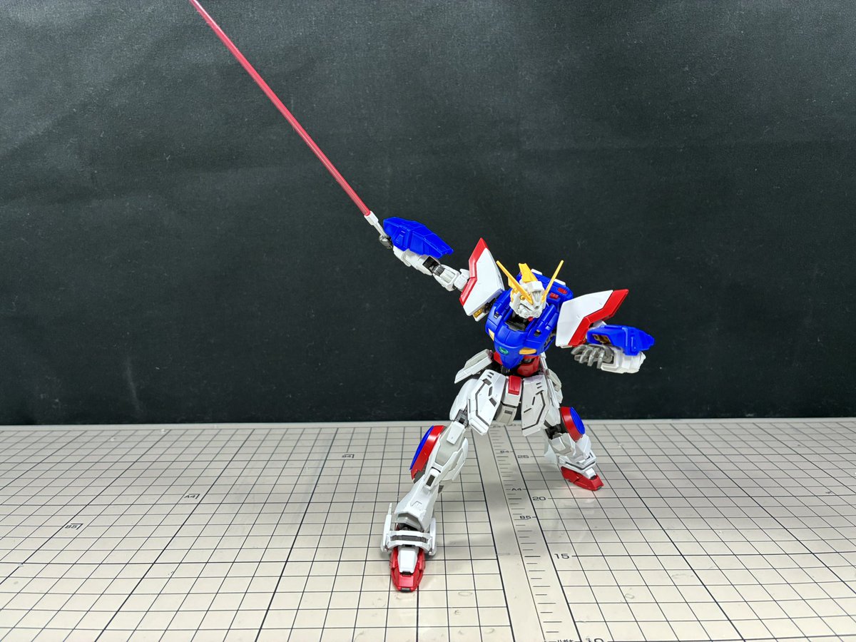 yamacloth's tweet image. RGシャイニングガンダム組んだ
最新キットなだけあって素組みだけでハイクオリティな可動と造形を両立している傑作キット
MFらしく付属品はビームソードとシャイニングフィンガーだけと少ないが、付属のハンドパーツが多く、広いポージングも難なく取れるのでプレイバリューに優れる内容