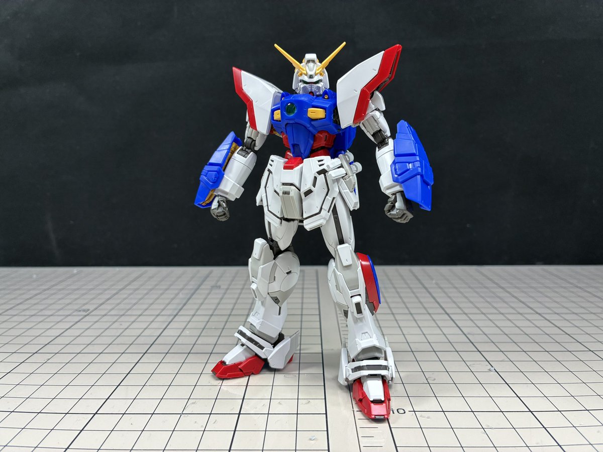 yamacloth's tweet image. RGシャイニングガンダム組んだ
最新キットなだけあって素組みだけでハイクオリティな可動と造形を両立している傑作キット
MFらしく付属品はビームソードとシャイニングフィンガーだけと少ないが、付属のハンドパーツが多く、広いポージングも難なく取れるのでプレイバリューに優れる内容