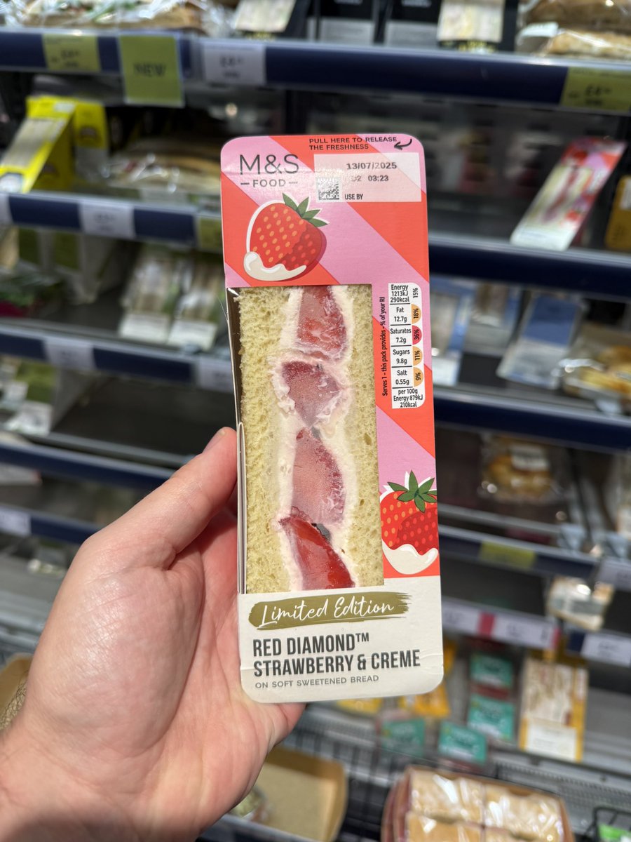All_Things_New_'s tweet photo. New Finds! 👀At M&amp;S @marksandspencer @Cacaolat #mandsfood #thisisnotjust #cacaolat #butter #strawberryandcremesandwich #wellthisisnew https://t.co/weeI583HE4