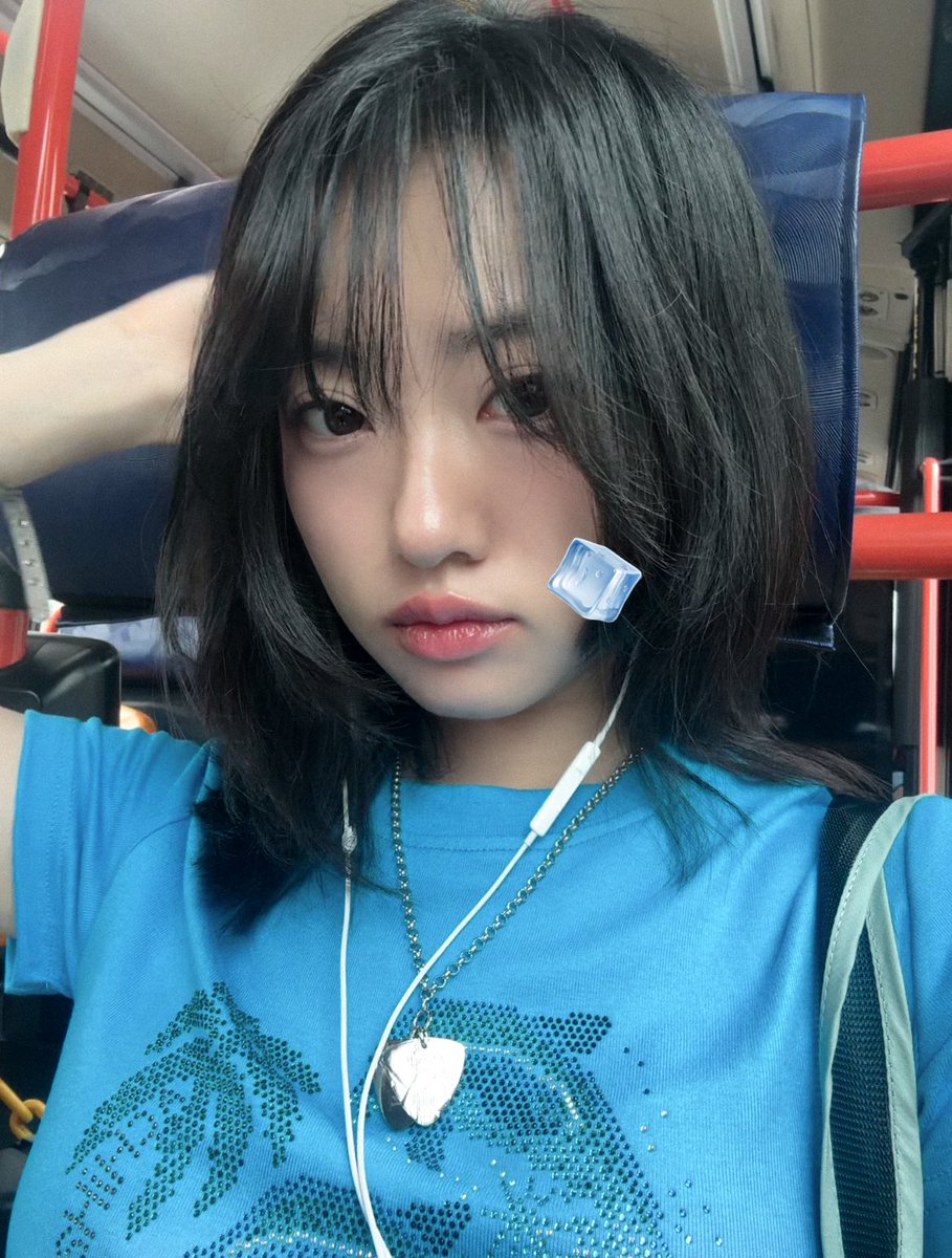 angellictk's tweet image. 파란색 쭈아〰️🧚🧚