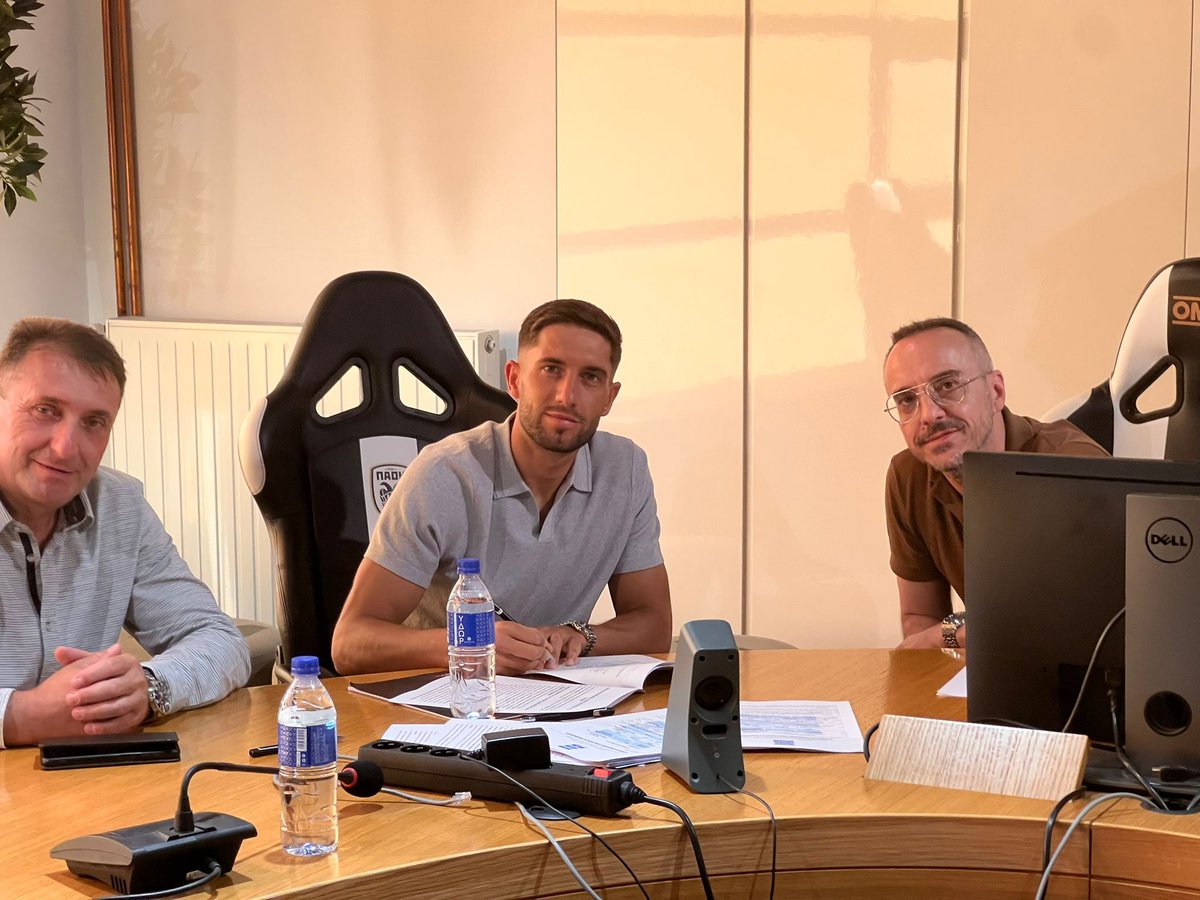tinmatesa's tweet photo. da čujem, tko je PAOK-u poslao božićnu šoping listu Dinama? https://t.co/SIWlm2Swkz