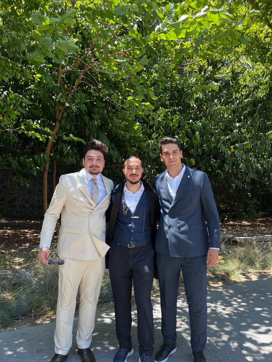 Sırasıyla;
1- İTÜ Gemi İnşaa bölüm birincisi
2- İTÜ Gemi İnşaa bölüm ikincisi
3- İTÜ Gemi İnşaa bölüm üçüncüsü