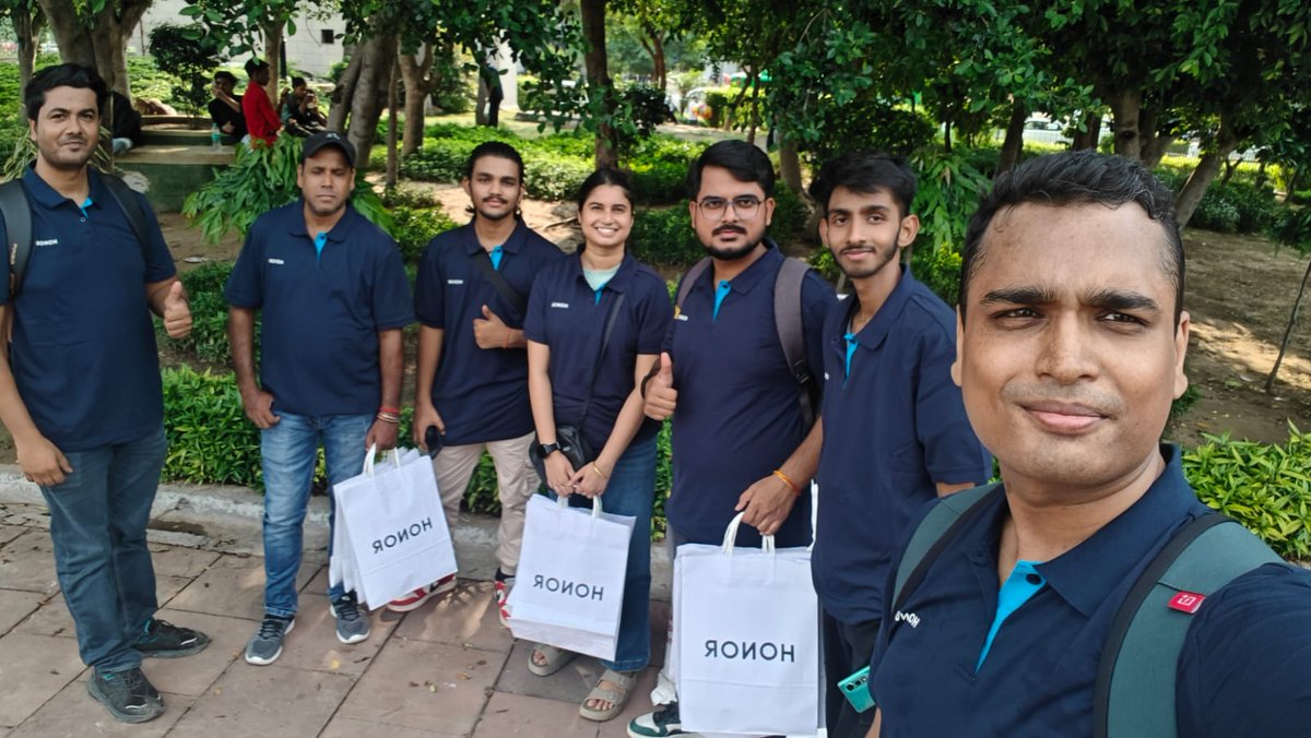 ExploreHONOR's tweet photo. Delhi, we’re live!
The #HONORX9c5G fan-led launch event is happening now at Central Park, Connaught Place.

The team’s on-ground, the energy’s real, drop by, check out the device, join the vibe!
Let’s make some noise, Delhi
#HONORIndia #UnbreakableAISmartPhone https://t.co/G0H2hlbN4o