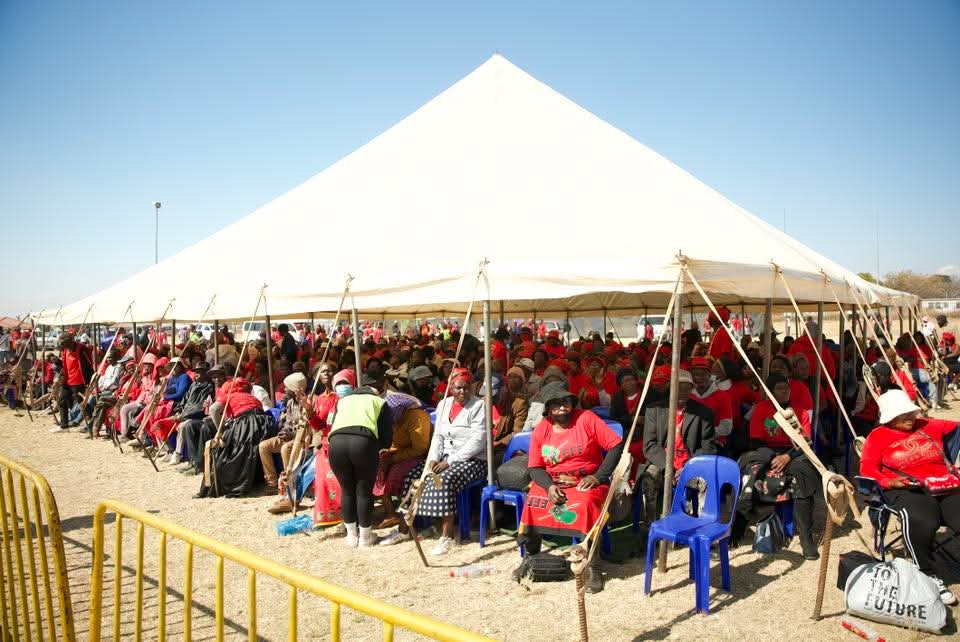 EFF_Limpopo's tweet image. ♦️In Pictures♦️
The EFF Limpopo Provincial Chairperson Commissar Lawrence Mapoulo greeting fighters at the Seshego Ward 13 Tshela Thupa Rally.
#VoteEFF