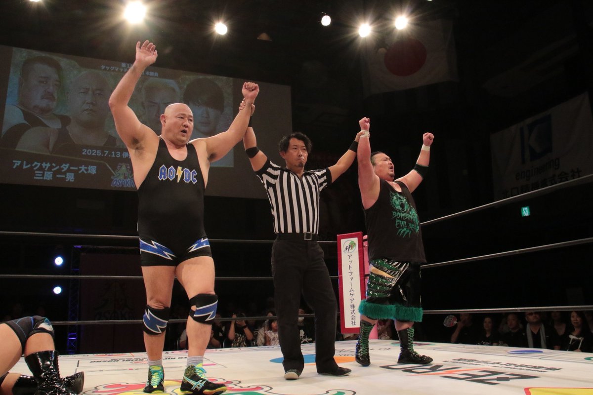 oneshoulder_k's tweet image. 大阪プロレス伊丹AIホール大会、暑い中ご観戦いただいた皆様ありがとうございました!!
アレクサンダー大塚選手の入場曲、
青西高嗣さんの生歌で「AO Corner」はシビレました!一緒に入場できたことで感無量でした!
ありがとうございました!
#大阪プロレス
#mo_pw