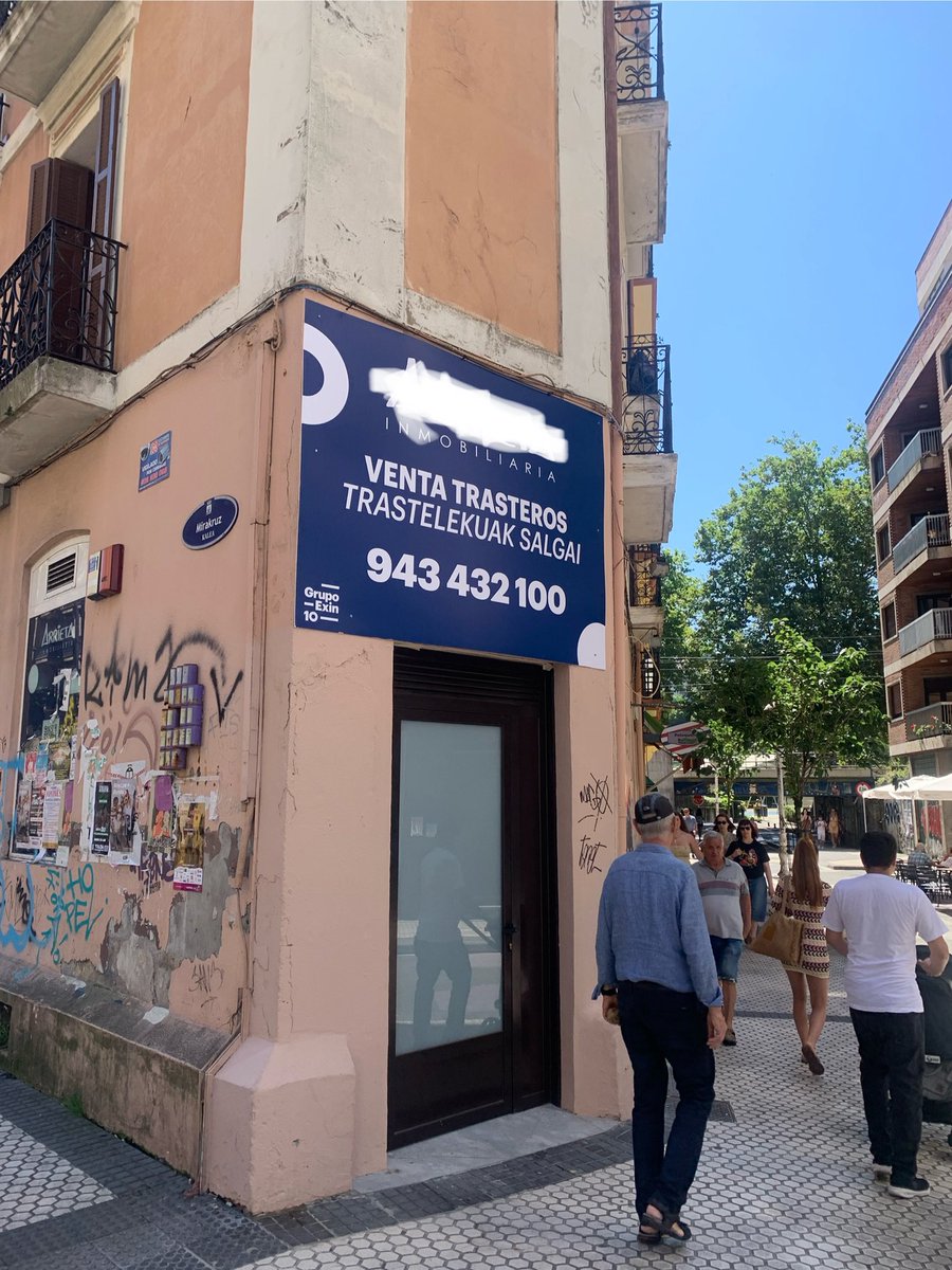 MariviEizaguir's tweet photo. El problemón de falta de🏠 asequible sigue sin solucionarse; tampoco baja el precio de los arrendamientos para locales comerciales
🙀Otro negocio floreciente #trasteros ; te los venden a precio “pisito en Miraconcha” para esa 🚲 que ya no puedes dejar en la calle, esa crepera… https://t.co/iM06PiqiTv