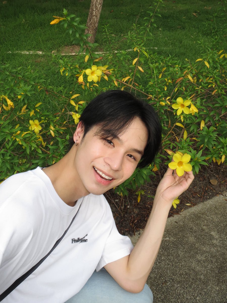 tthankhunnn's tweet photo. จะมีดอกไม้ ผลิบาน https://t.co/QaCfgQBfq8