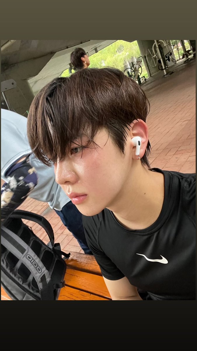 애들 ㄱㅂㄱ에 나도 열심히 살아야지 했는데 여전히 왕자만 갓생 사네 ㅋㅋㅋㅋㅜ 넘 잘생겨써 🩷🩷