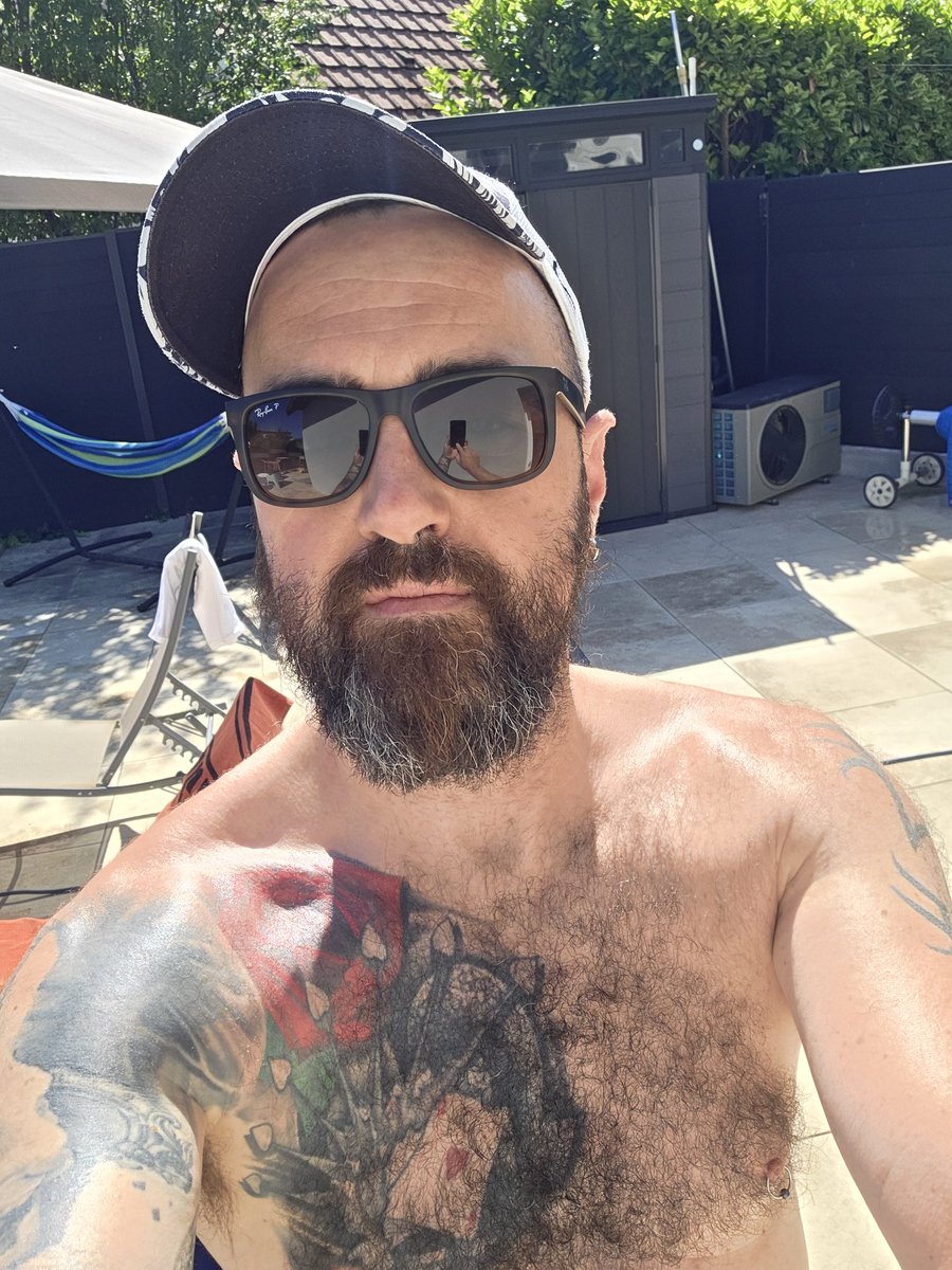 Hairycock81 tweet media