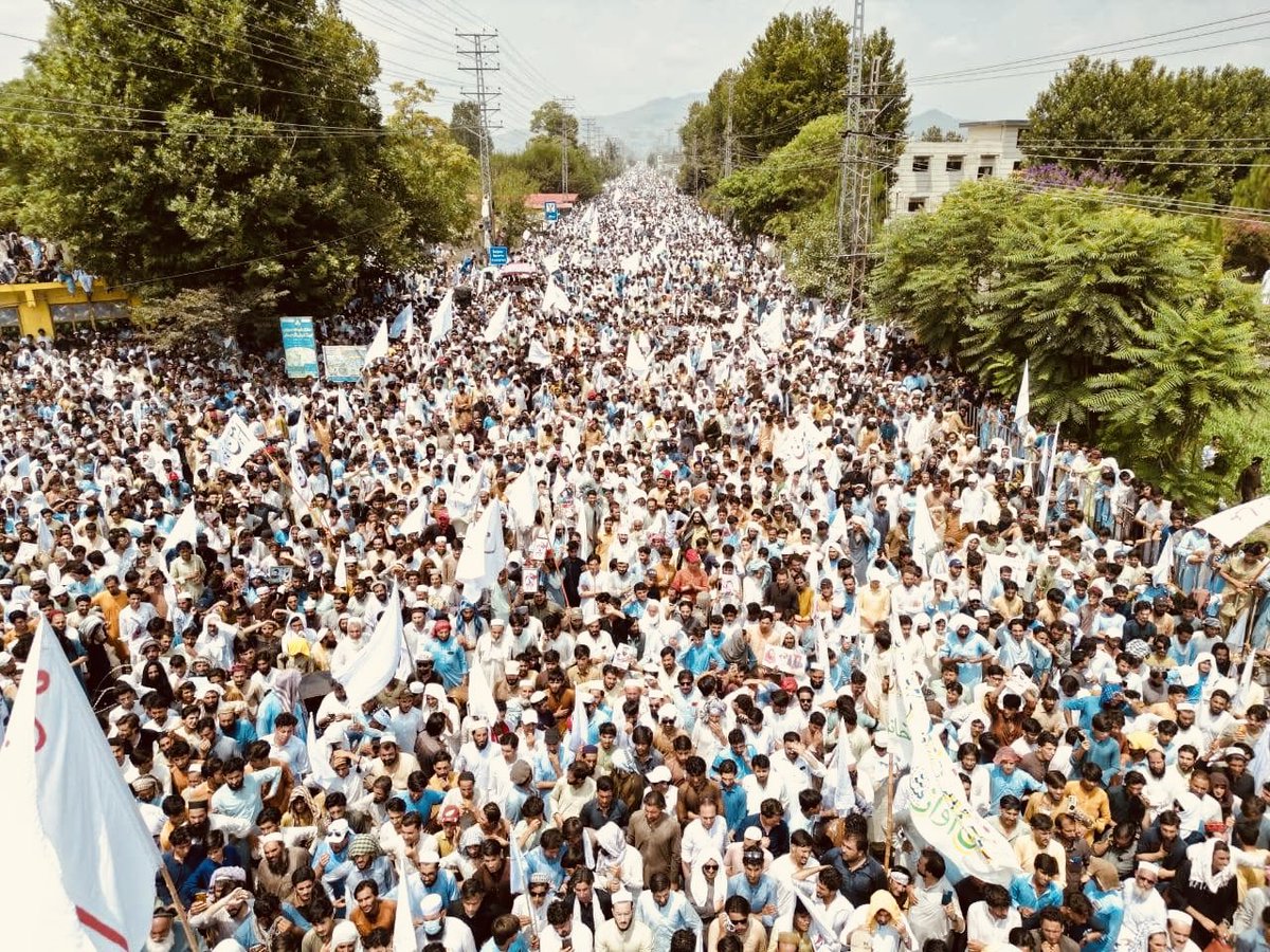 mohsinutmani's tweet photo. مسلط کی گئی دہشتگردی کے خلاف، پُرامن باجوڑ کے
 عوام کا تاریخی امن مارچ

We want peace 
Bajour Aman March https://t.co/oFJzr1dWeq