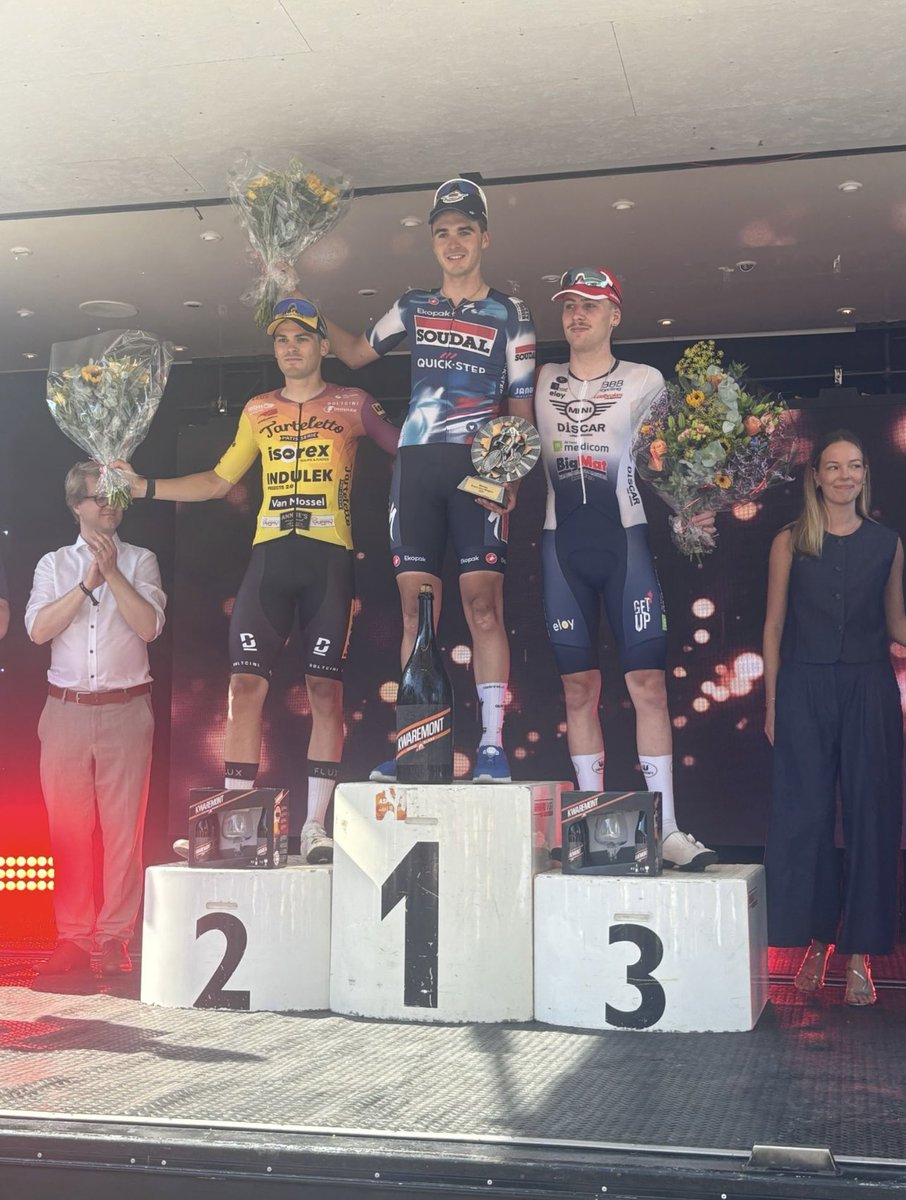 Soudal Quick-Step Devo Team (@soudalqsdevteam) on Twitter photo ๐ฅ <a href="/SenneHulsmans_/">Senne Hulsmans</a> did it again!
๐ฅ in Dwars door Wingene after a great sprint and a huge team effort!
โก๏ธ soudal-quickstepteam.com/en/news/7112/sโฆ
#TheWolfpack | #WayToRide ๐ฅ <a href="/SenneHulsmans_/">Senne Hulsmans</a> did it again!
๐ฅ in Dwars door Wingene after a great sprint and a huge team effort!
โก๏ธ soudal-quickstepteam.com/en/news/7112/sโฆ
#TheWolfpack | #WayToRide