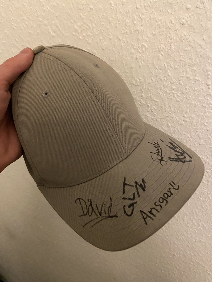 Uetopia war so unfassbar krass vielen vielen Dank an <a href="/Huebi_LP/">Huebi</a> für dieses Mega Erlebnis und <a href="/vivid_arise/">ViA | Vivid Arise eSports e.V.</a> für die Chance auf dieses Event zu kommen. ❤️
ICH BIN SO READY FÜR 2026!!!

instagram.com/p/DMCqxfHMZxI9…