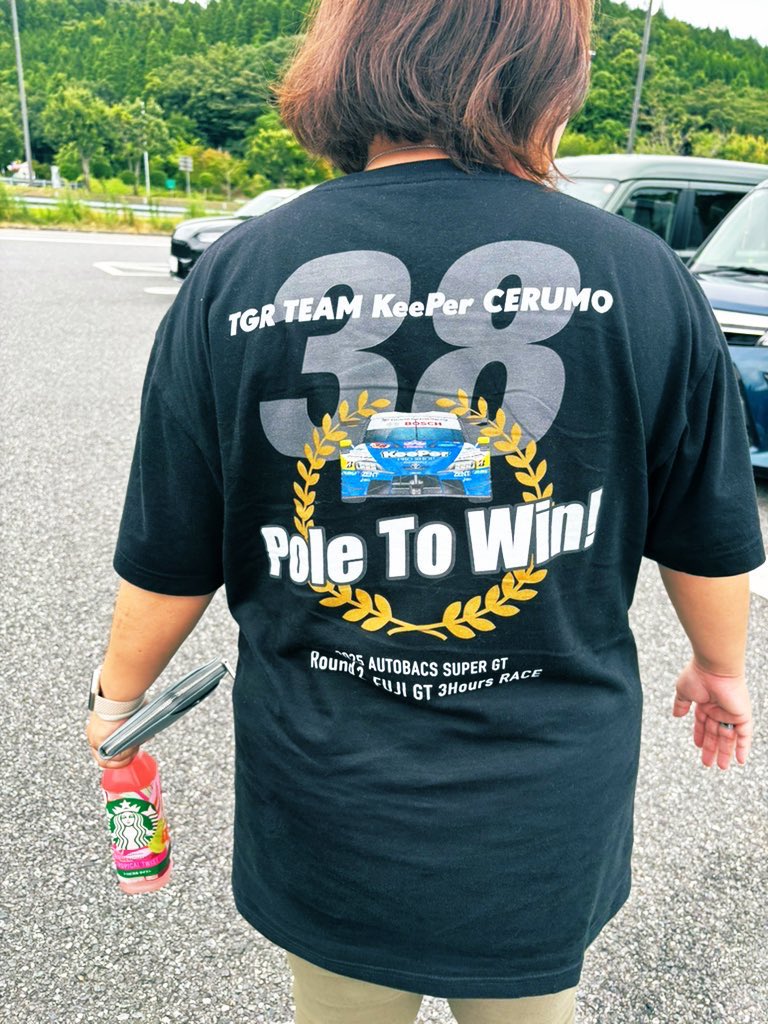 miirii_1821's tweet photo. 大湯くんがドリフト頑張ってるので
私も今日はコレ着て
回送仕事してきました🚗³₃
明日も頑張りまっす
 #大湯とWIN 
 #CERUMO
 #poletowin https://t.co/NkZ1JKlEQH