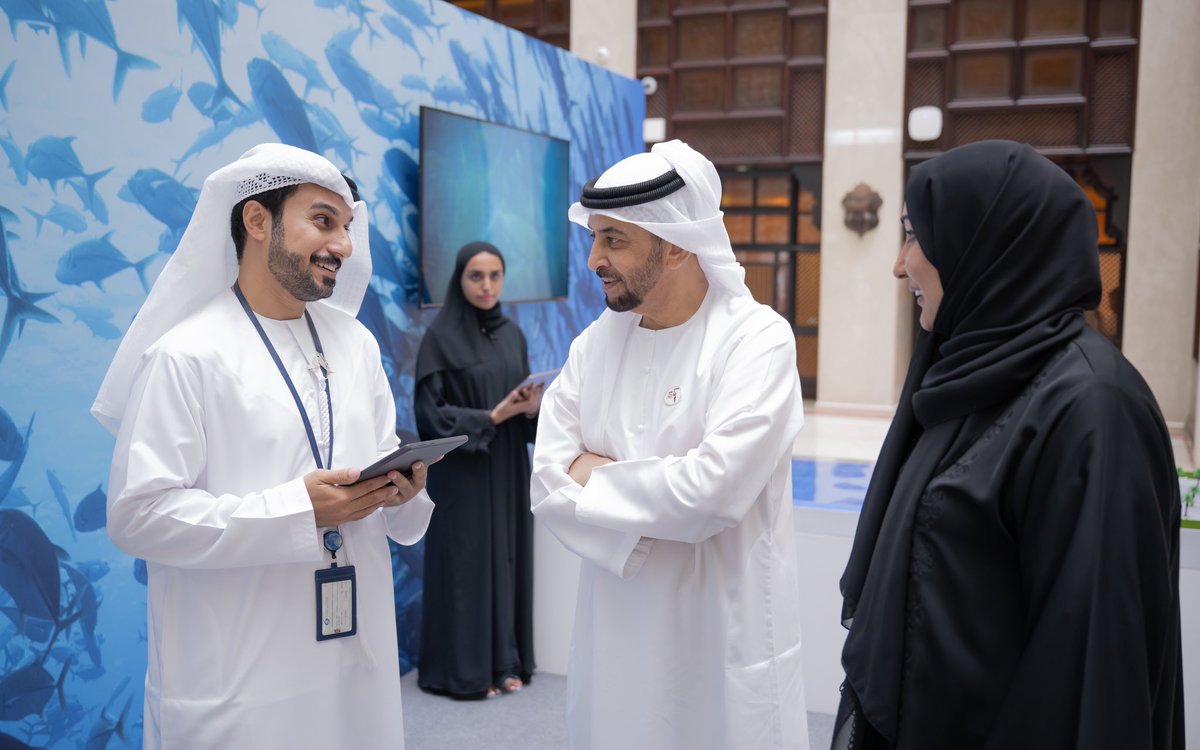 سعدتُ بزيارة هيئة البيئة – أبوظبي، والاطلاع على جهودها الرائدة في تعزيز استدامة المصايد السمكية، وتوظيف الابتكار والذكاء الاصطناعي في عملياتها، ما أسهم في ترسيخ مكانة أبوظبي في صدارة المؤشرات العالمية. نفخر بالإنجازات المُحققة بفضل دعم القيادة الرشيدة، وبتكامل الجهود مع الشركاء