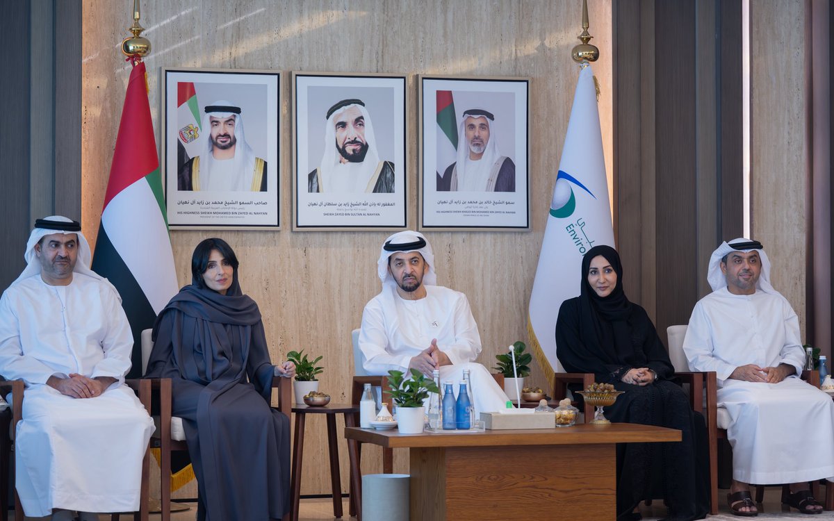 HamdanBinZayed's tweet image. سعدتُ بزيارة هيئة البيئة – أبوظبي، والاطلاع على جهودها الرائدة في تعزيز استدامة المصايد السمكية، وتوظيف الابتكار والذكاء الاصطناعي في عملياتها، ما أسهم في ترسيخ مكانة أبوظبي في صدارة المؤشرات العالمية. نفخر بالإنجازات المُحققة بفضل دعم القيادة الرشيدة، وبتكامل الجهود مع الشركاء…