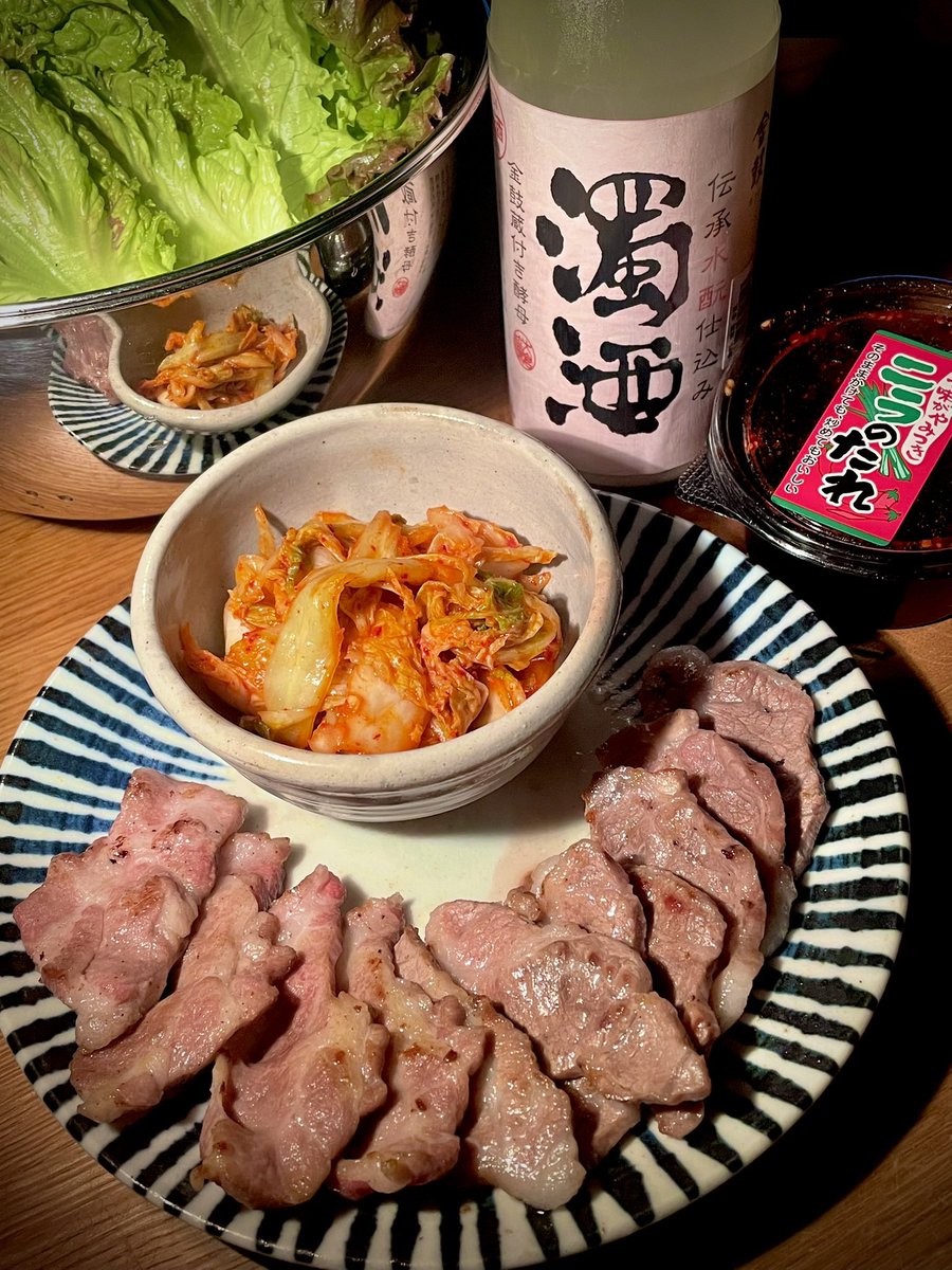 晩御飯は
なんちゃってサムギョプサル🐷🇰🇷

合わせるのは
マッコリ代わりの金皷　濁酒🍶

#晩御飯 #おうちごはん #晩酌 #金皷 
#料理好きな人と繋がりたい #濁酒