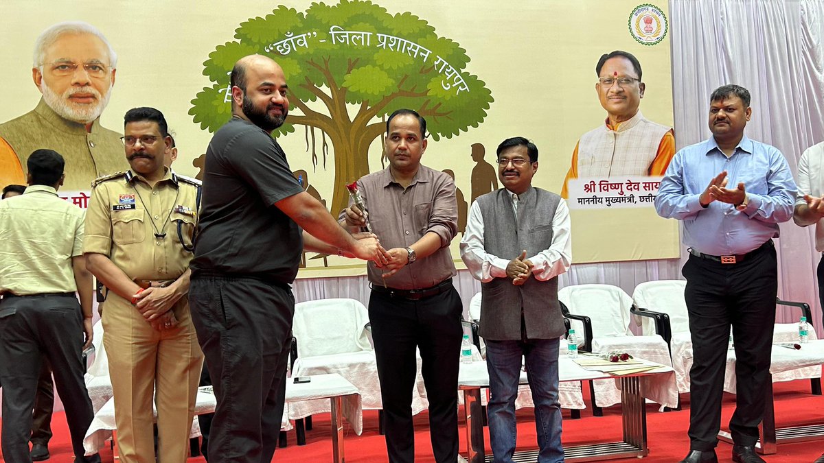 SirohiBhawna's tweet image. Transformative step by our collector raipur dr gaurav singh in launching “project chaav” to look after employees of administration - healthy workforce - healthy nation ! Inspired by his dedication and drive to make a difference in health for people in raipur ! Leading from front.