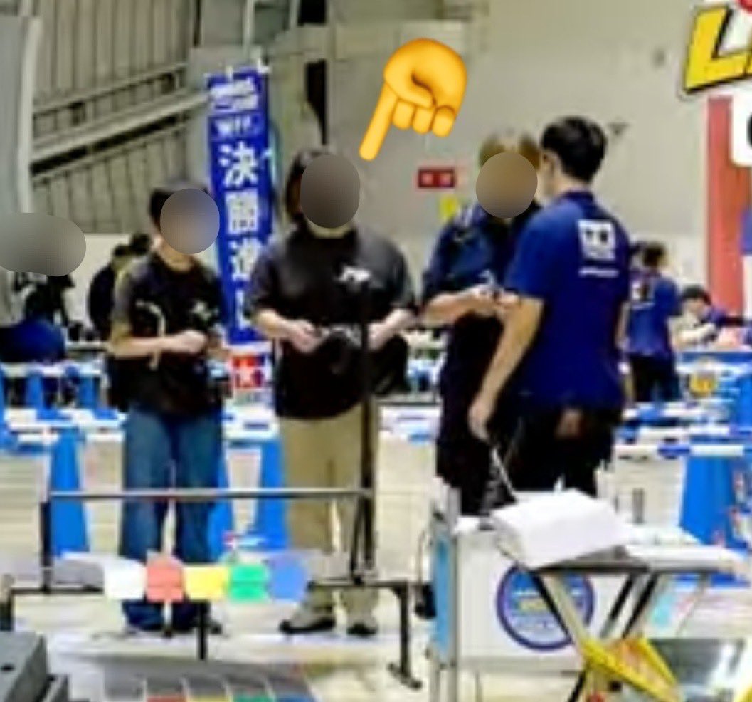 出走前に「あれ？このロゴ知ってますよ…ﾆﾔﾆﾔ」とマスターウエダさんに問われて「あ、ReFEED本人です、いつもお世話になってます」とご挨拶してる私が映ってた