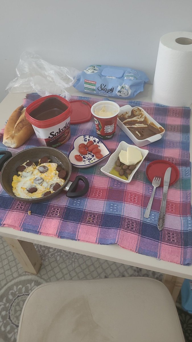 İyi pazarlar dilerim 
Kahvaltı yapmayanlar buyursun
...