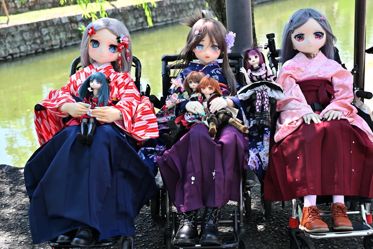 kodera16's tweet image. #倉敷美観地区
今日の美観地区お写ん歩、7体のドールちゃん
白鳥一家は食事中