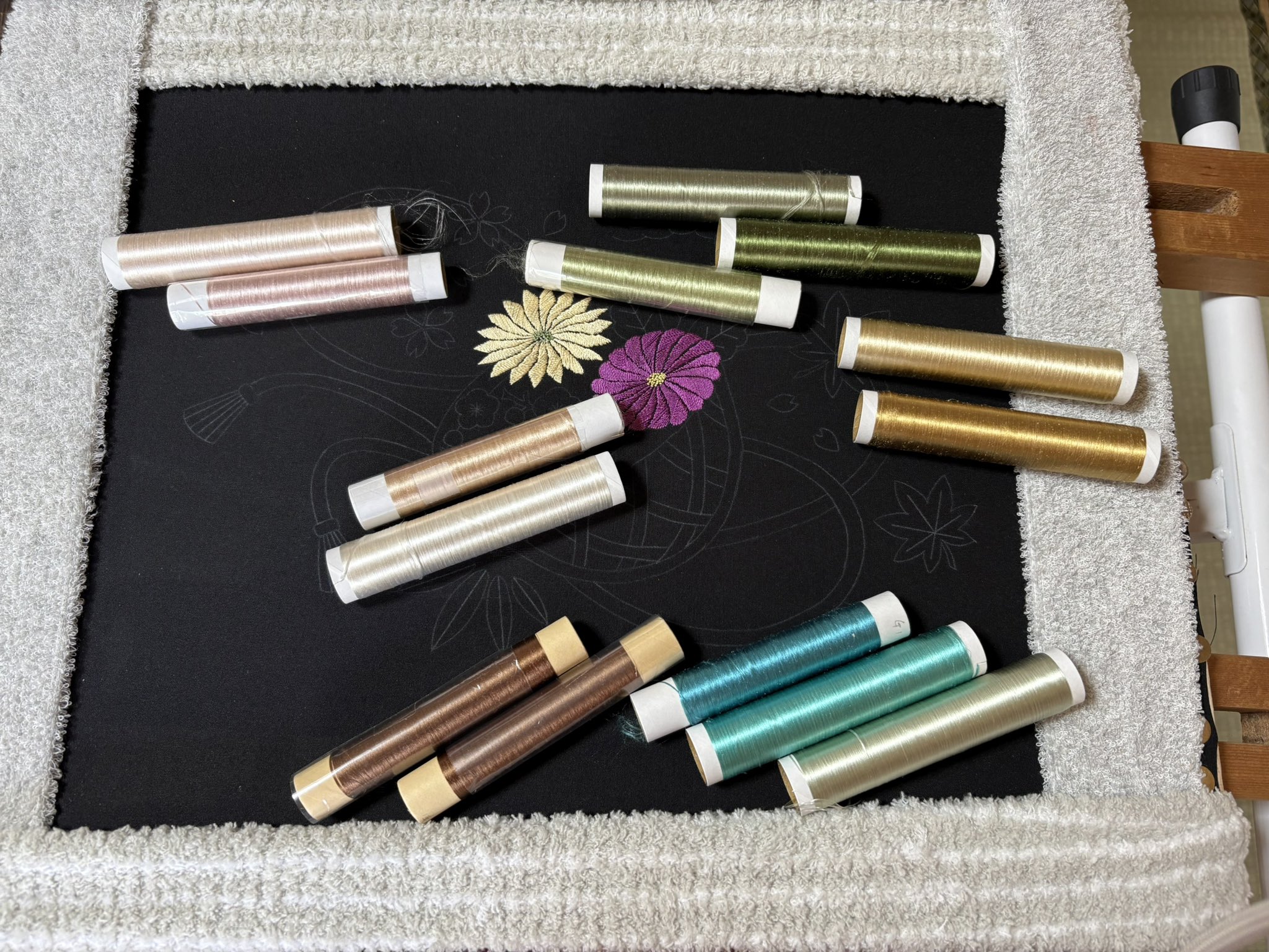 ミニチュア着物　刺繍白打掛　ゴマページ miu / 刺繍と着物 (@embroiderymiu) / X