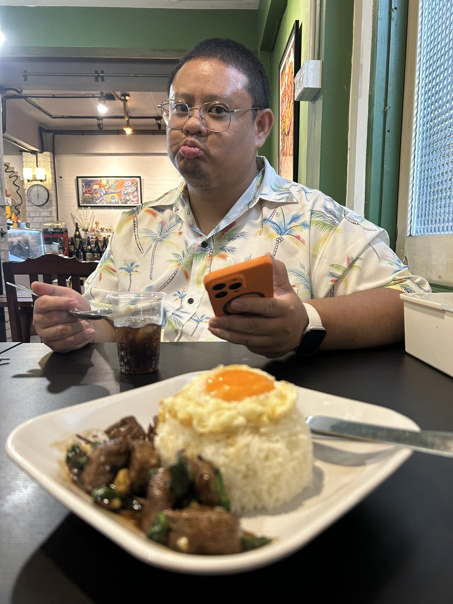 KemoToraLover's tweet photo. Holiday vibe of us is eat, eating and eaten 😝 https://t.co/4f4j5bCWcT