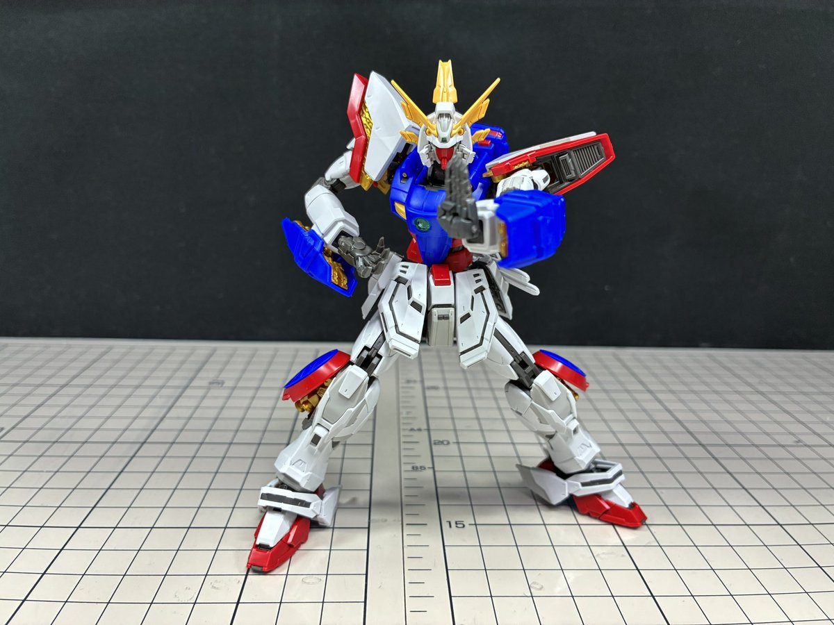 yamacloth's tweet image. スーパーモードも差し替え無しで再現
各部の可動にも干渉する事がなくノーマルモードと同様のポージングが可能
シャイニングフィンガーソードは付属しないがOPの G.GUNDAMの文字をビームソードに再現できるシールが付属しており、OPのワンシーンが再現できる構成になっている