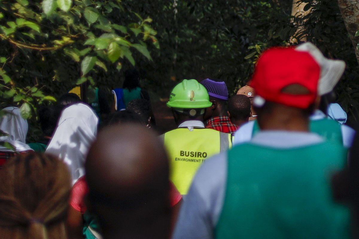 AliDidaat's tweet image. Taking a stand for the planet! We walked for climate change awareness in Entebbe City, promoting sustainability and action for a greener future #ClimateAction #SLCTripWithKAOPP_D2 #شجون_الهاجري