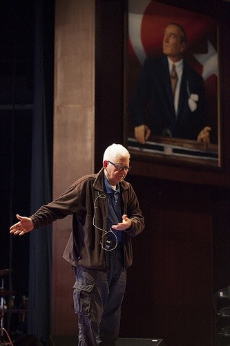 “Başka hiçbir dil bilmeden sizi Adriyatik'ten Çin Seddi'ne kadar götürebilecek tek dil vardır: Türkçe. dilinize sahip çıkın!”

💬Oktay Sinanoğlu.