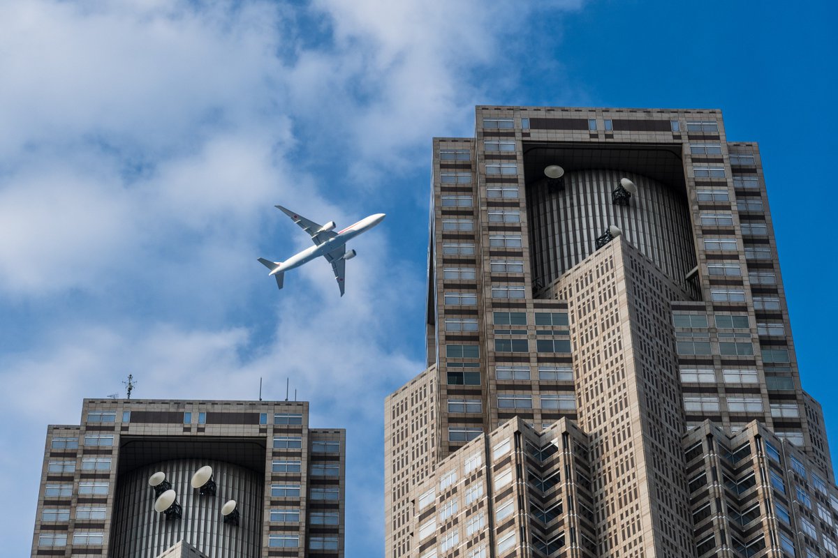 新宿上空を羽田へ向かう政府専用機
天皇皇后両陛下モンゴルからご帰国