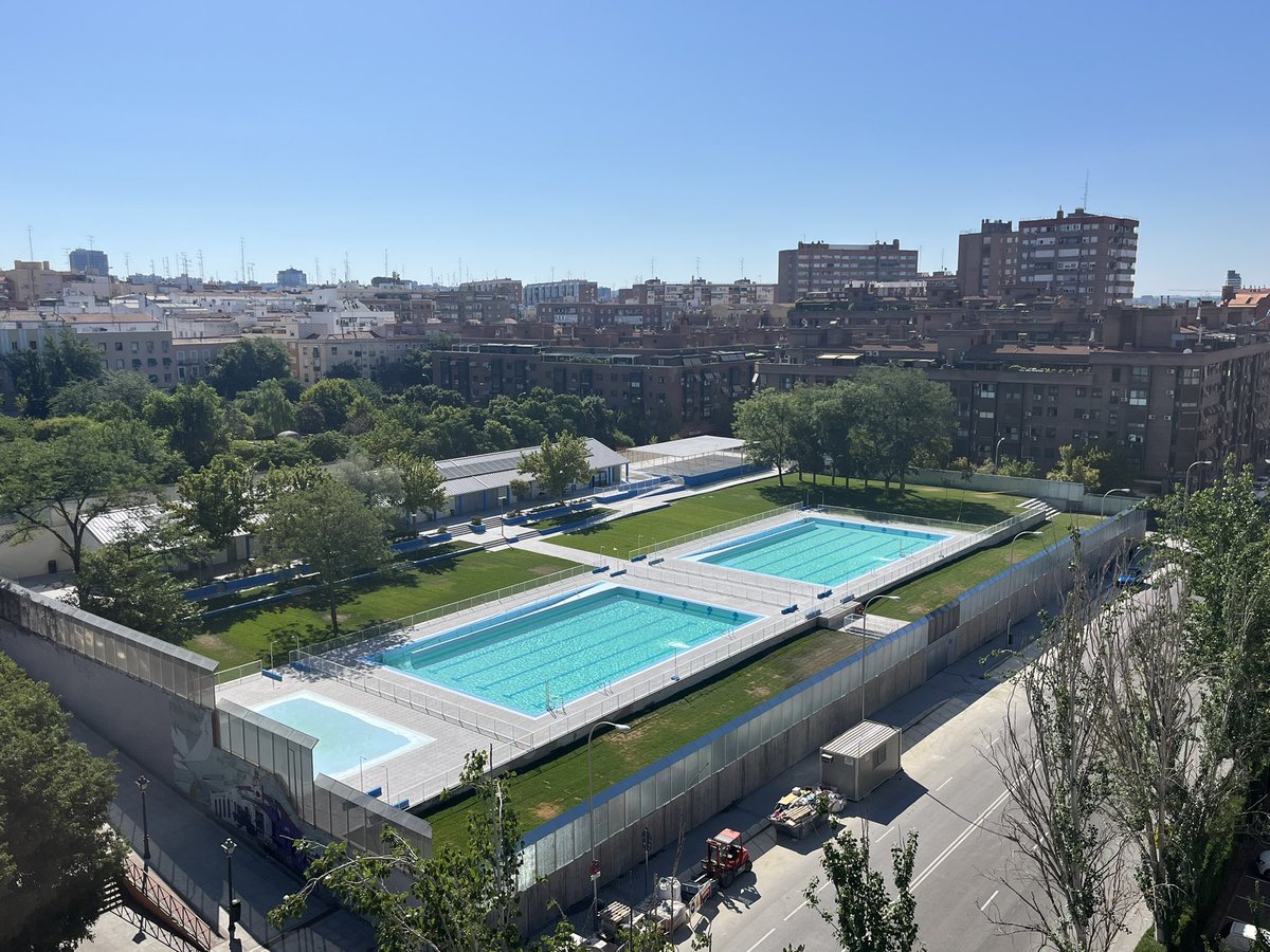 Rosa M. Tristán (@rosatristan) on Twitter photo No se ha abierto y ya se seca alfombra de césped. Y dejan 10 arbolitos . Piscina de Peñuelas: rehacerla 4,6 mill. Cuánto del césped? Sigue cerrada. <a href="/JMDArganzuela/">Distrito Arganzuela</a> . Gestionando.. <a href="/MasMadrid__/">Más Madrid</a>
<a href="/psoe_m/">PSOE Madrid</a> No se ha abierto y ya se seca alfombra de césped. Y dejan 10 arbolitos . Piscina de Peñuelas: rehacerla 4,6 mill. Cuánto del césped? Sigue cerrada. <a href="/JMDArganzuela/">Distrito Arganzuela</a> . Gestionando.. <a href="/MasMadrid__/">Más Madrid</a>
<a href="/psoe_m/">PSOE Madrid</a>