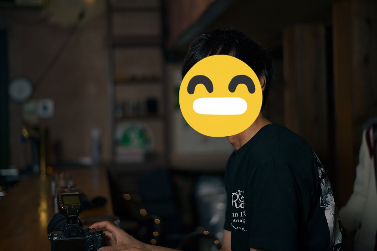 異世界酒場で急にオハシさんにカメラ向けられて撮ってもらったやつ
普段カメラやってる人間がカメラ向けられるとなんて表情、ポーズしていいかわからんなる