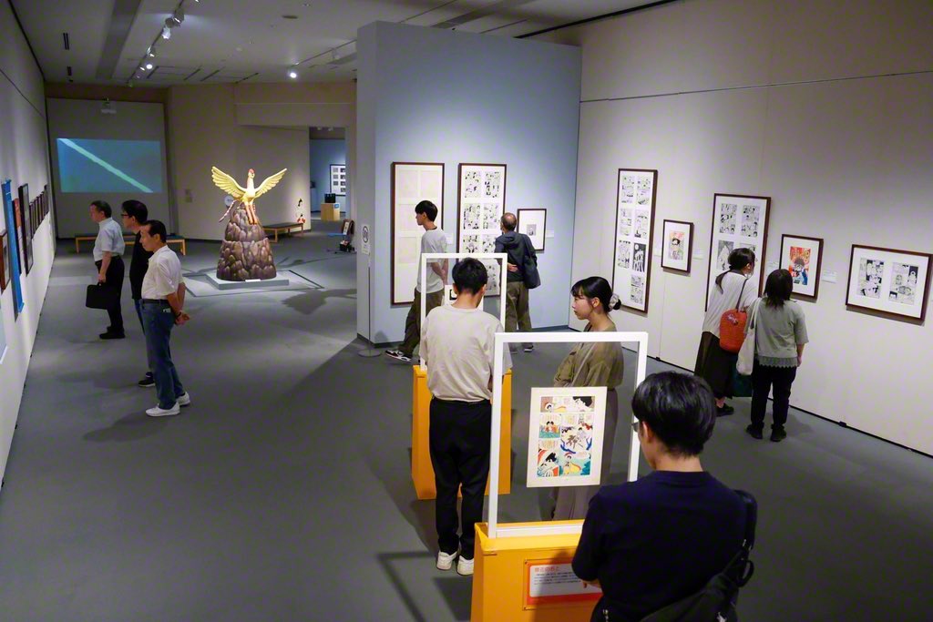 seikyoofficial's tweet image. 【東京富士美術館で「手塚治虫展」が開幕】
seikyoonline.com/article/0D6E85…
昭和を代表する漫画家・手塚治虫氏。その特別展示が東京富士美術館で開幕した(9月15日まで)。「鉄腕アトム」「火の鳥」「ブッダ」「ブラック・ジャック」などの代表作品の原稿や映像など、約200点が展示されている。