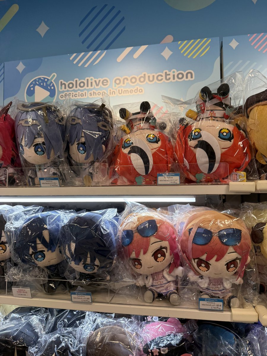 Saltdream1's tweet image. 大阪から帰りました！！！mythの商品はいっぱいある！！！お金バイッバイ👋　#hololiveMYTH #kfp #holoshopUmeda