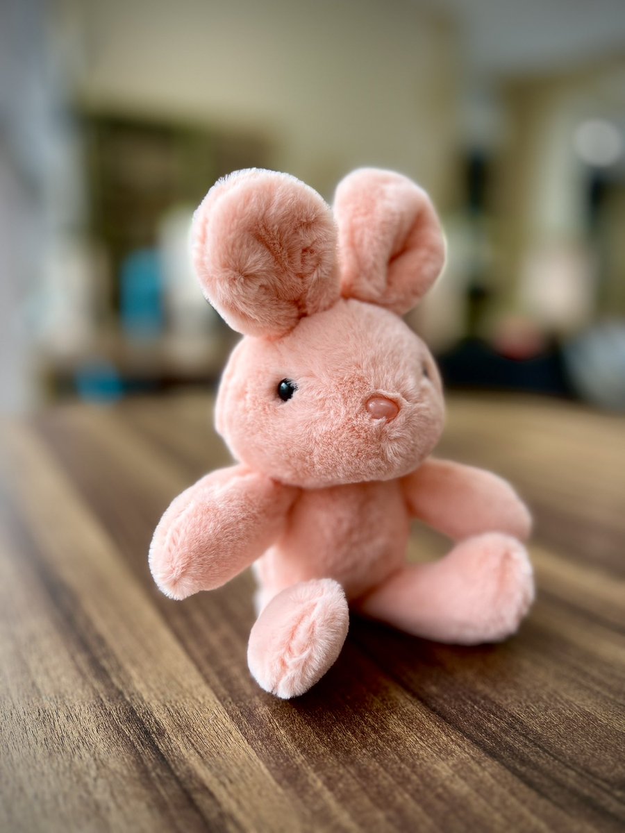Я впервые в жизни в автомате выиграла игрушку😍

Подошла к автомату с зайцами и сказала: «Я хочу того розового зайца». И вытащила его! 

Никогда нигде ничего не выигрывала, а сегодня получилось😃