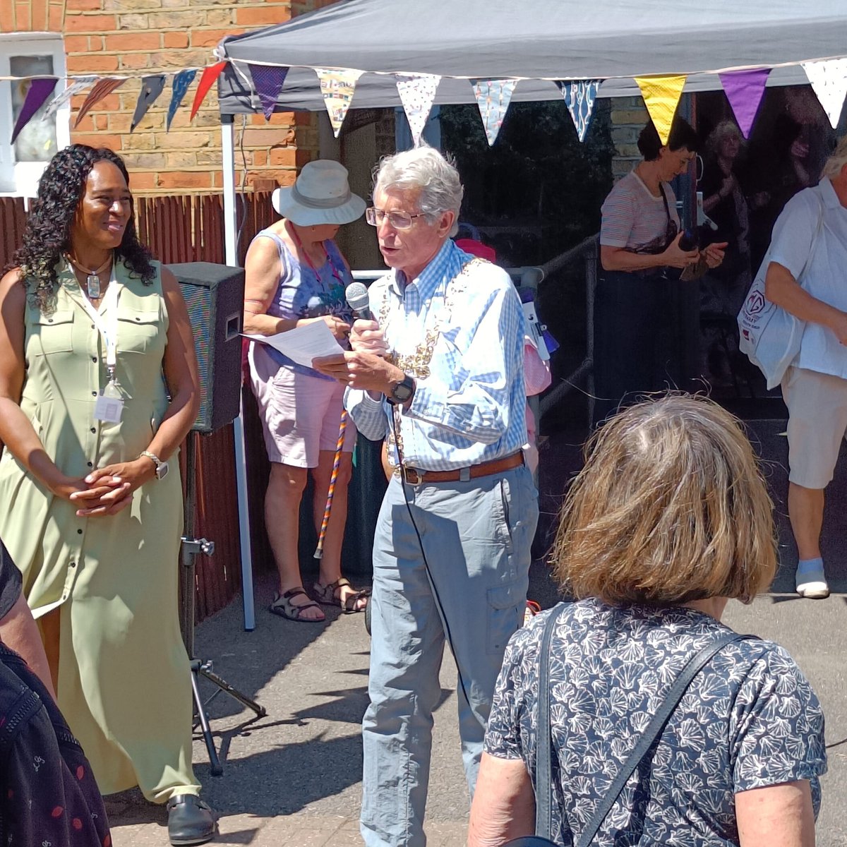 WandsworthMayor's tweet image. Delighted to be at the 50th anniversary birthday party of the Furzedown project. Enjoyed singing, dancing, cake competition, throwing wet sponges, quiz about 1975, lunch and chatter!
Thank you @FurzedownProject for all you do supporting and inspiring older people.