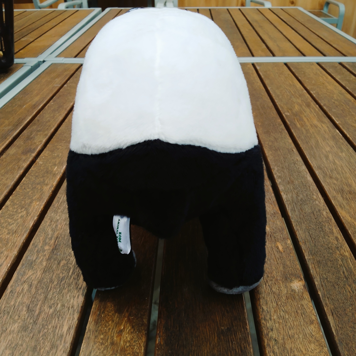 kobe_netshop's tweet image. オリジナルぬいぐるみ
「王国のマレーバク」ができました。
四つ脚にはワイヤーが入っておりお好きなポーズを
とることができます。
沼につかるための長い脚、ゾウのようにストンと落ちた腰、おしりの黒と白の割合などを再現しました。
kobe-oukoku-raku-uru.com/item-detail/18…