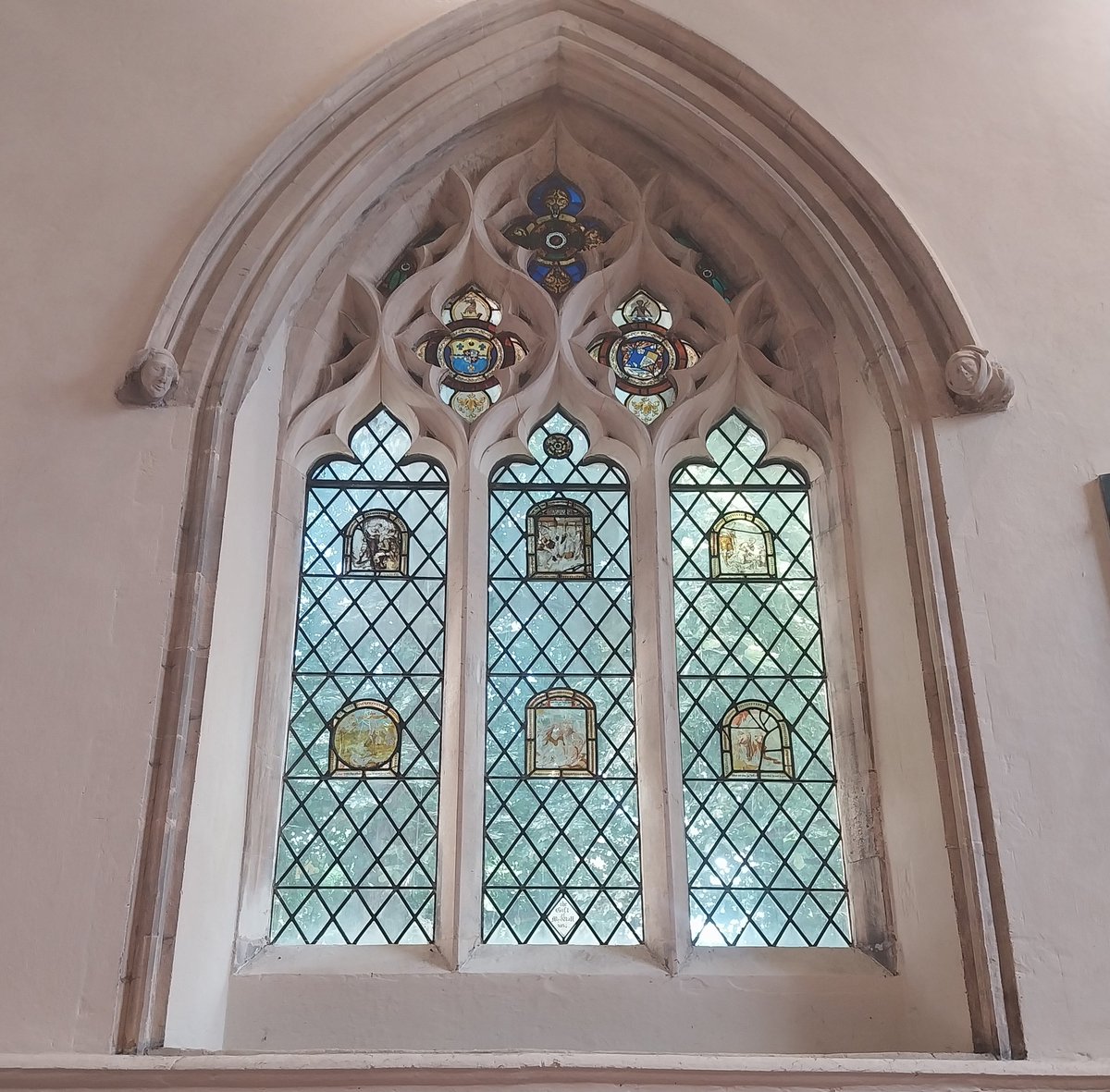 domestic_danger's tweet image. Elizabethan painted glass inserts in one of the windows of the Lady Chapel, St Mary Magdalen #church #Oxford
#stainedglasssunday #SundayYellow