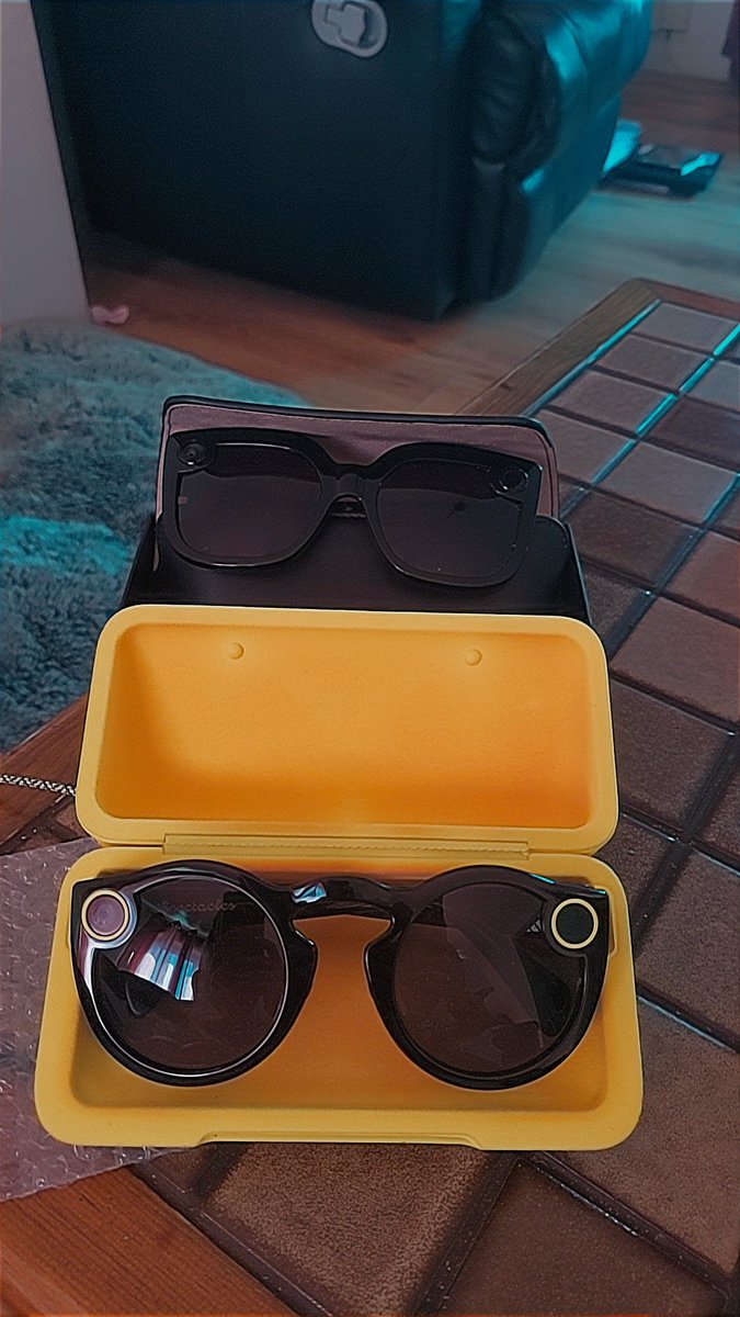 MumsieGames's tweet image. Something I&apos;ve wanted for years ....... And now I&apos;ve been gifted 2 versions 🤗💜
#silverlinings 
#snapchat 
#spectacles