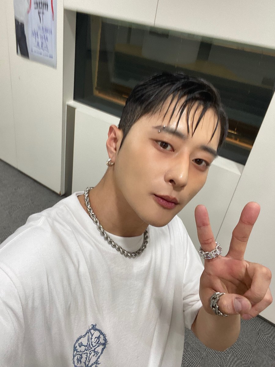 [⏰]
잠시후 12시, MBC FM4U '스포왕 고영배' 에 J.seph이 출연합니다📻
HIDDEN KARD 여러분의 많은 청취 부탁드립니다!

#KARD #카드 #JSEPH #제이셉
#DRIFT #Touch
#MBCFM4U #스포왕고영배