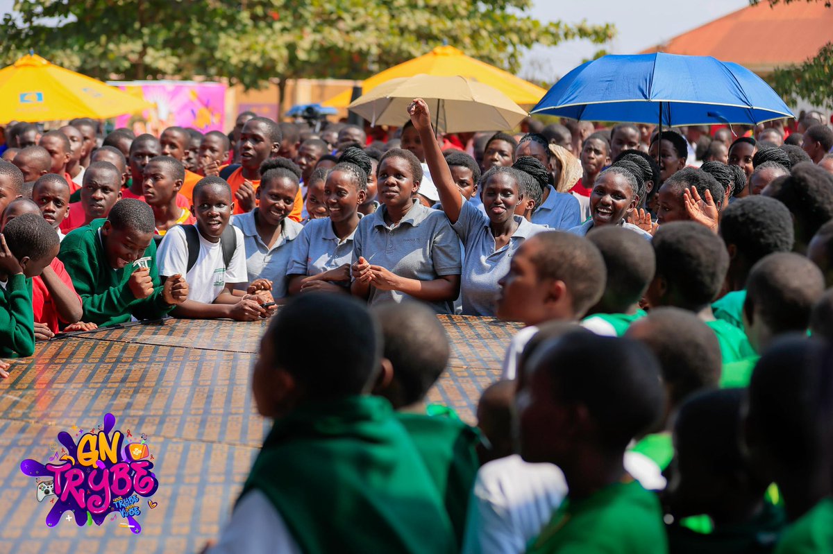 kobusingyelety's tweet photo. We carried out a school outreach at Atlas High School Gayaza, where we held peer sessions on SRHR and creative literacy. We also had some edutainment😁 @reachahand @HumNabimanya @WorldLiteracy @SautiPlusMedia #KelelePenTribe #CreativeLiteracy #MakeYourNoise #PEA25 #GNtrybe https://t.co/dYTPYWRn9d