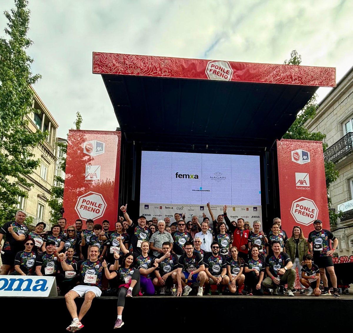 FundacionAXA's tweet photo. Un año más la #familiaAXA de Vigo llenando el escenario de la Porta do Sol 🙌

Muchas gracias 🏃‍♀️🏃🏿🏃🏽🏃🏽🏃🏻‍♀️🏃🏻‍♀️por participar en la carrera solidaria Ponle Freno que va dedicada a @GaliciaStop ❤️

⭐️ @CarrerasPF @Ponle_Freno https://t.co/R0tutdUO8J