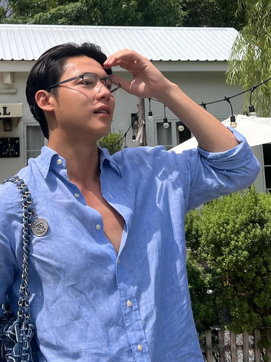 Prinfanclub's tweet image. ช่วงนี้ผมติดใจแว่นทรง Panto ครับ
เลยเลือก ic! berlin รุ่น ari small ดีไซน์มินิมอล 
เบาสุดจนลืมว่าใส่อยู่ บานพับไร้สกรู 
จดลิขสิทธิ์เฉพาะแบรนด์ ใส่ง่าย สบาย ทุกโอกาส

#icberlinThailand
#madeingermany
#icberlinofficial
#แว่นตาicberlinของหมาก
#opticans
#opticaleyewear
#หมากปริญ
