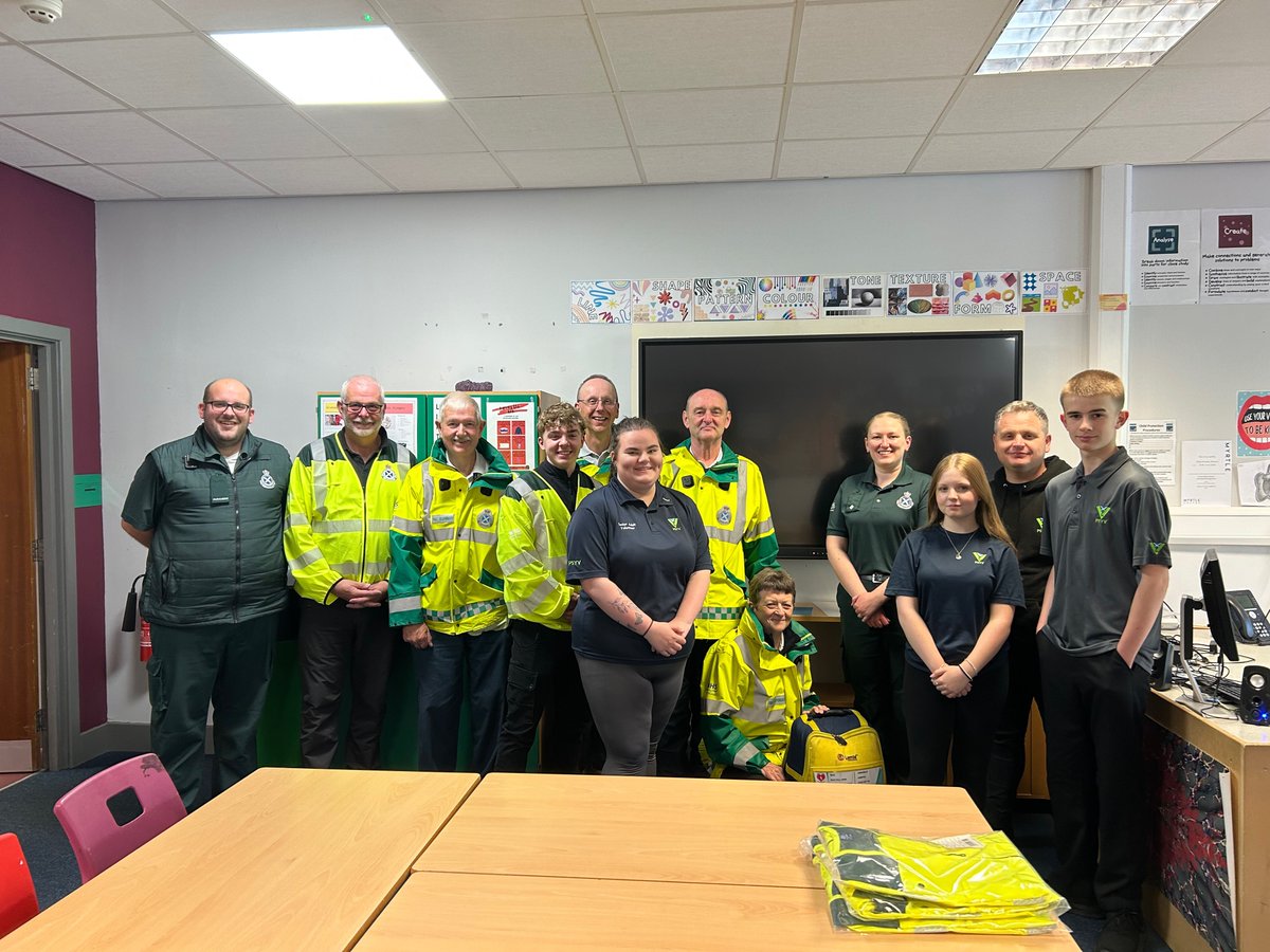 Last month, members of our Community Resilience and Bathgate Paramedic along with Community First Responders from Bathgate, Armadale, and Whitburn visited the PSYV group in West Lothian to deliver CPR and AED awareness. #LearnCPR #CPR