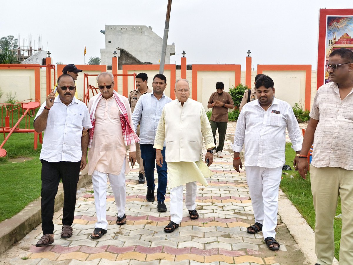 agnihotrirn's tweet image. भोगांव नगर के बाबू जी कल्याण सिंह पार्क में....

#babujikalyansingh #KalyanSingh