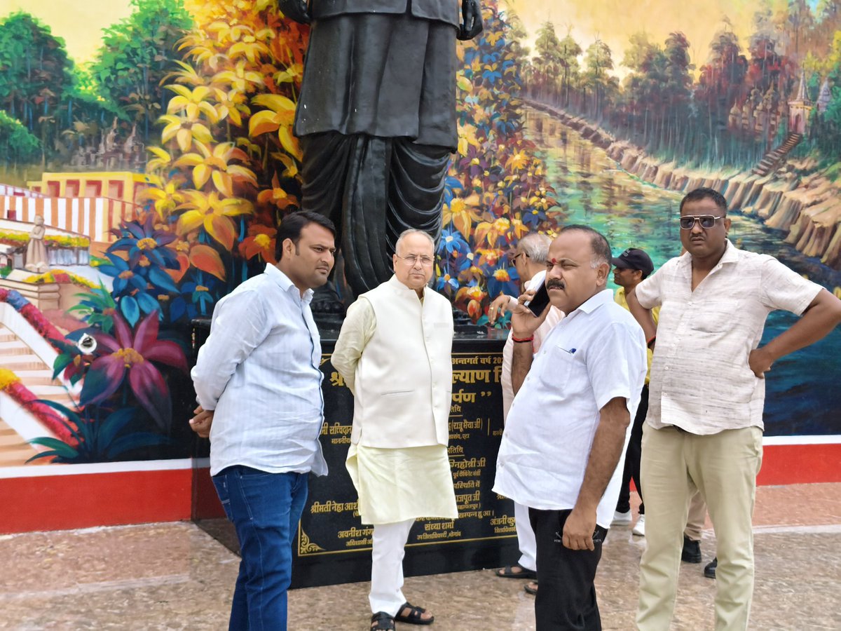 agnihotrirn's tweet image. भोगांव नगर के बाबू जी कल्याण सिंह पार्क में....

#babujikalyansingh #KalyanSingh